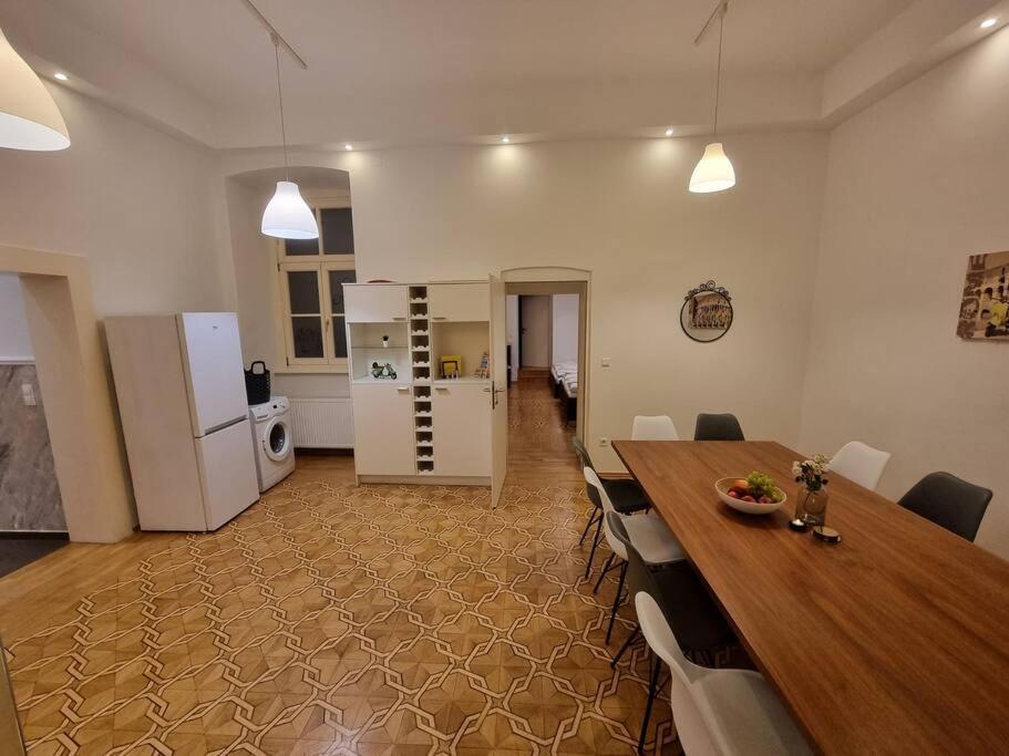 Sissi Royal Suite - Inner City 4 Bedroom Apartment Bécs Kültér fotó