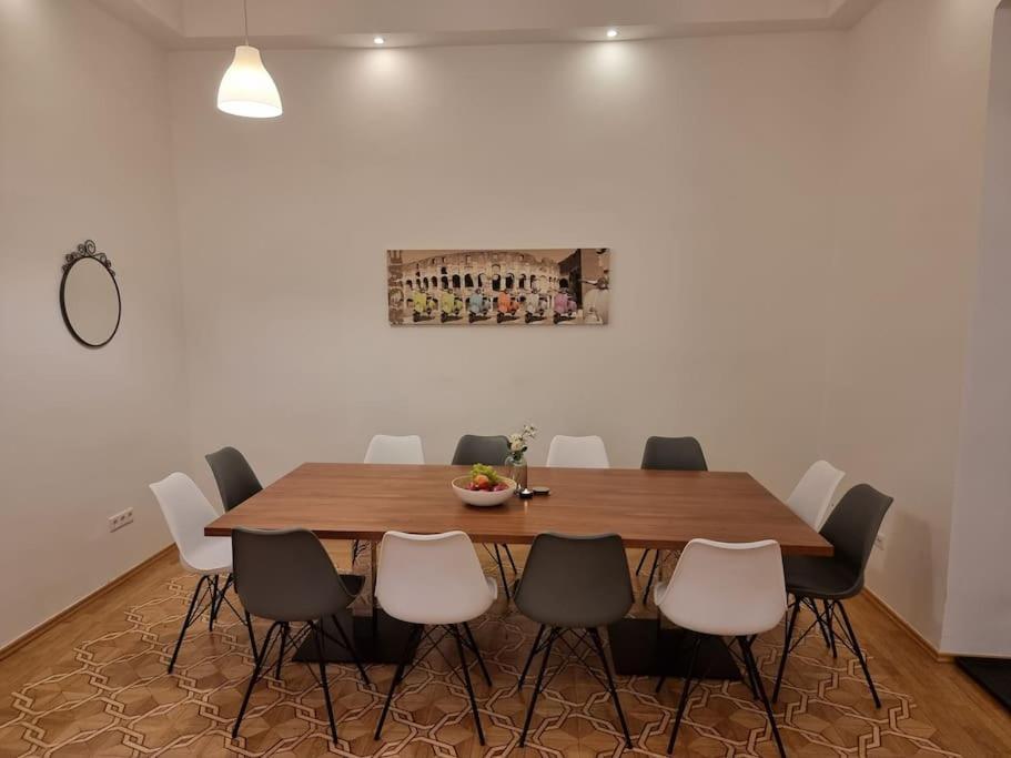 Sissi Royal Suite - Inner City 4 Bedroom Apartment Bécs Kültér fotó