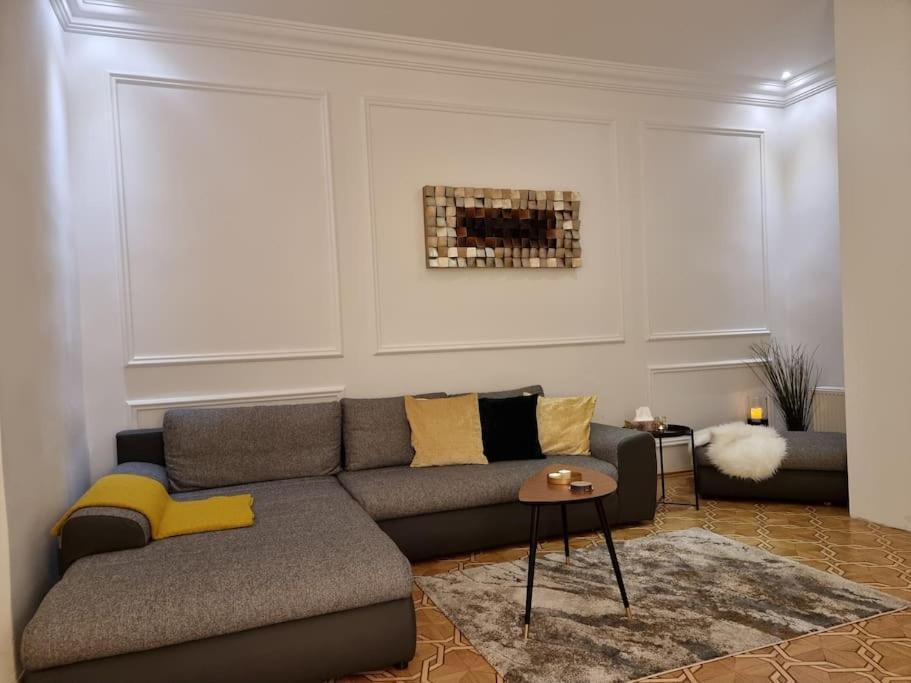 Sissi Royal Suite - Inner City 4 Bedroom Apartment Bécs Kültér fotó