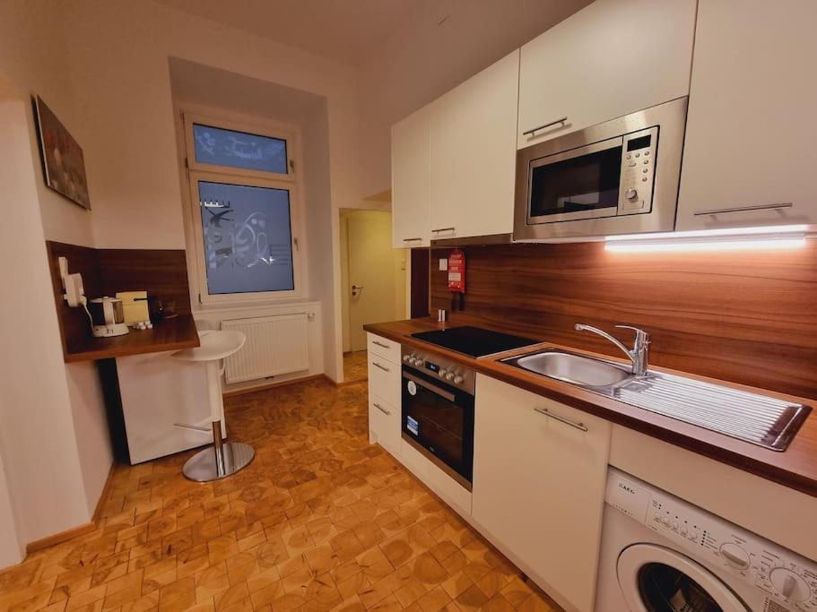 Sissi Royal Suite - Inner City 4 Bedroom Apartment Bécs Kültér fotó