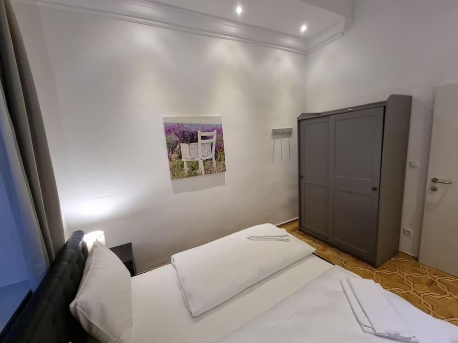 Sissi Royal Suite - Inner City 4 Bedroom Apartment Bécs Kültér fotó