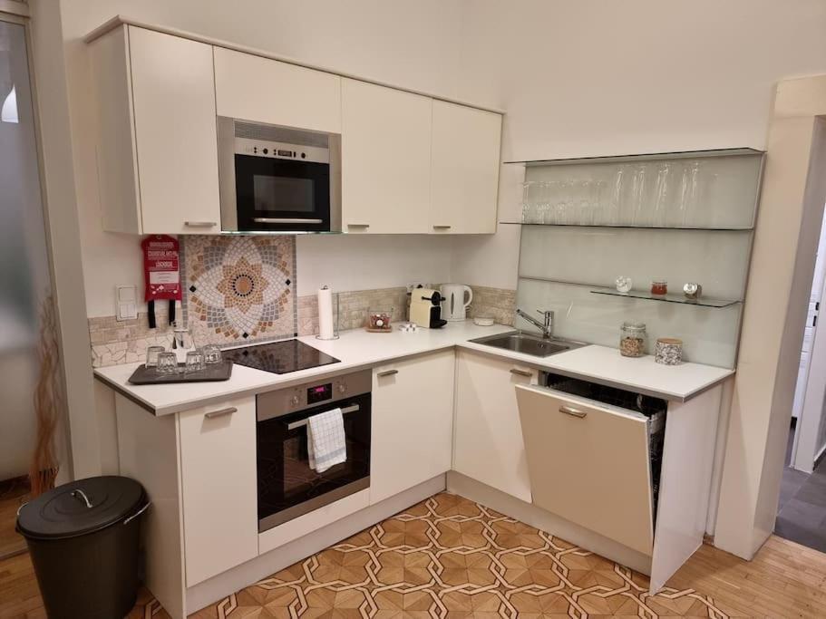 Sissi Royal Suite - Inner City 4 Bedroom Apartment Bécs Kültér fotó
