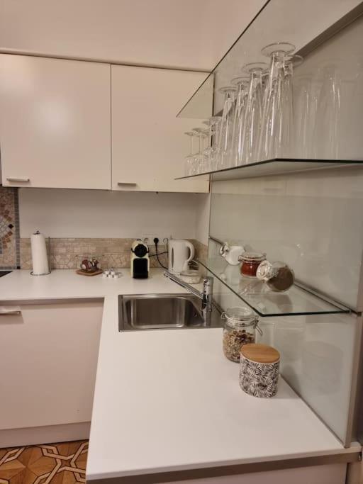 Sissi Royal Suite - Inner City 4 Bedroom Apartment Bécs Kültér fotó