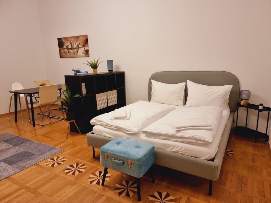 Sissi Royal Suite - Inner City 4 Bedroom Apartment Bécs Kültér fotó