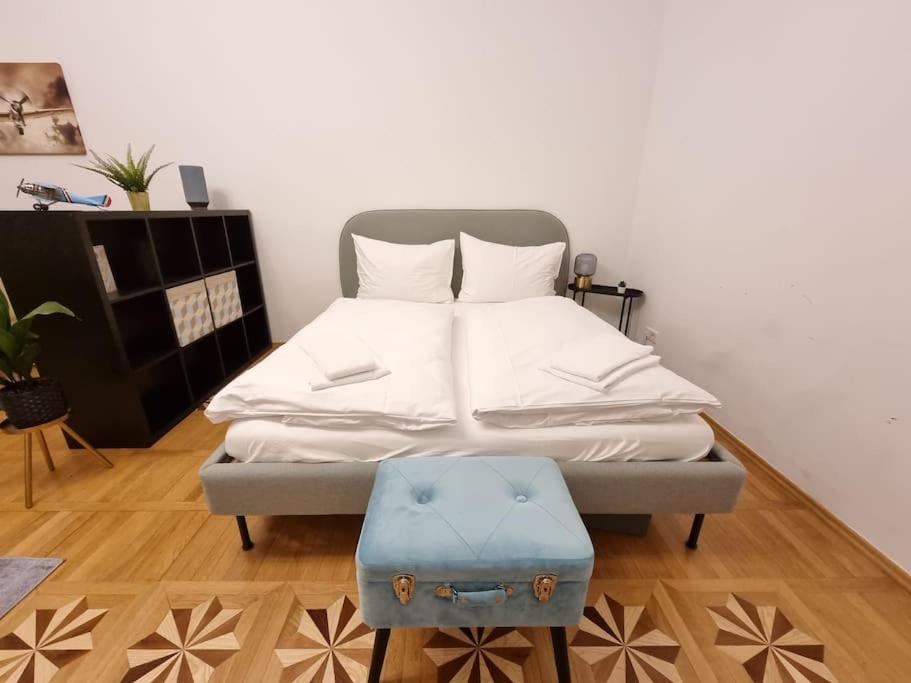 Sissi Royal Suite - Inner City 4 Bedroom Apartment Bécs Kültér fotó